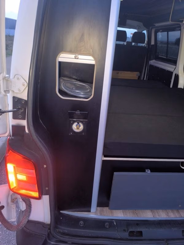 WhatsApp Image 2026-03-11 at 19.29.23 (5) Volkswagen Transporter Camperizada – 2018 | 105cv | 140.000 km