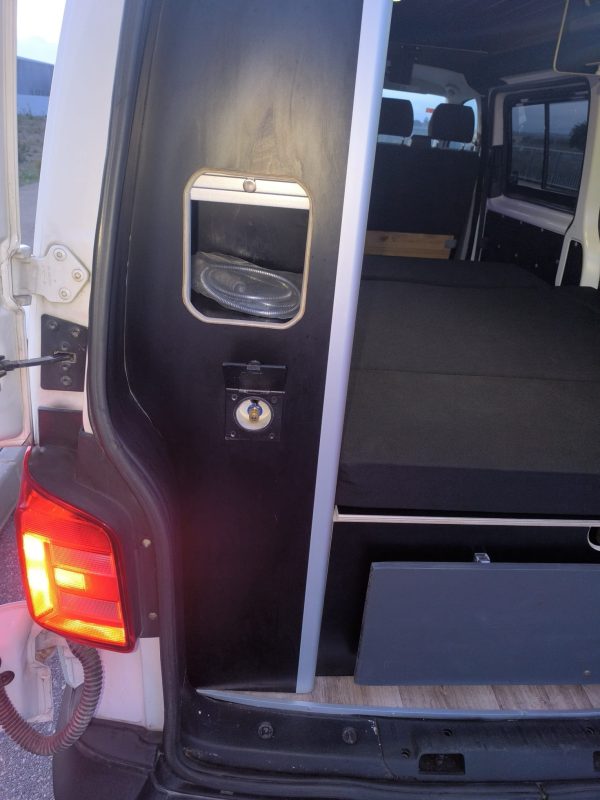 Volkswagen Transporter Camperizada – 2018 | 105cv | 140.000 km