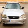 Hyundai Accent LC 1.3 gasolina plateado, vista frontal, en perfecto estado de conservación